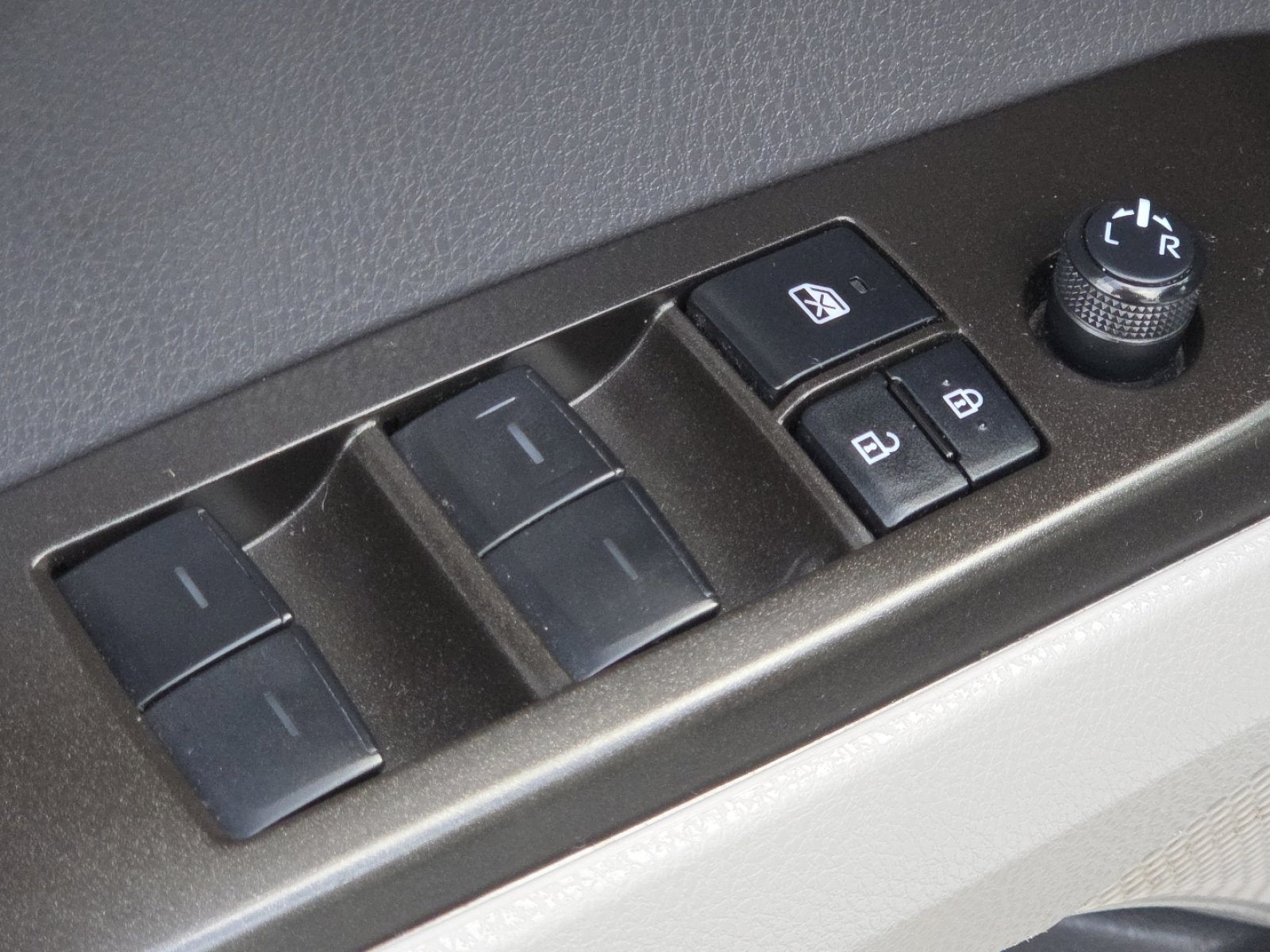 Used 2022 Toyota Camry SE image 28