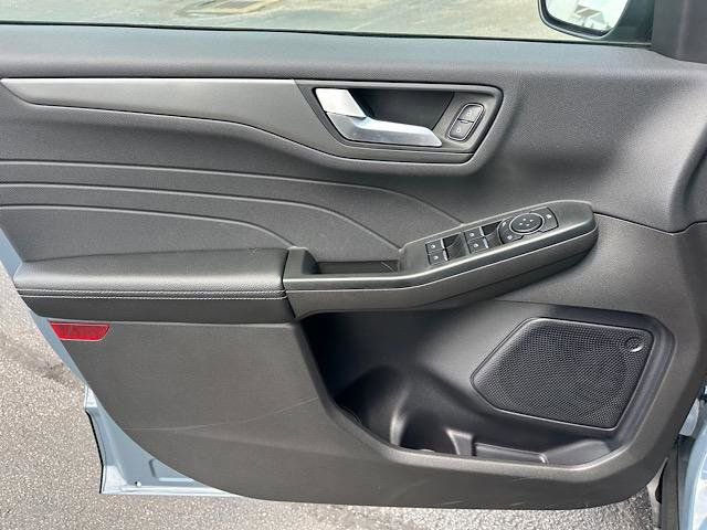 New 2024 Ford Escape SE image 12