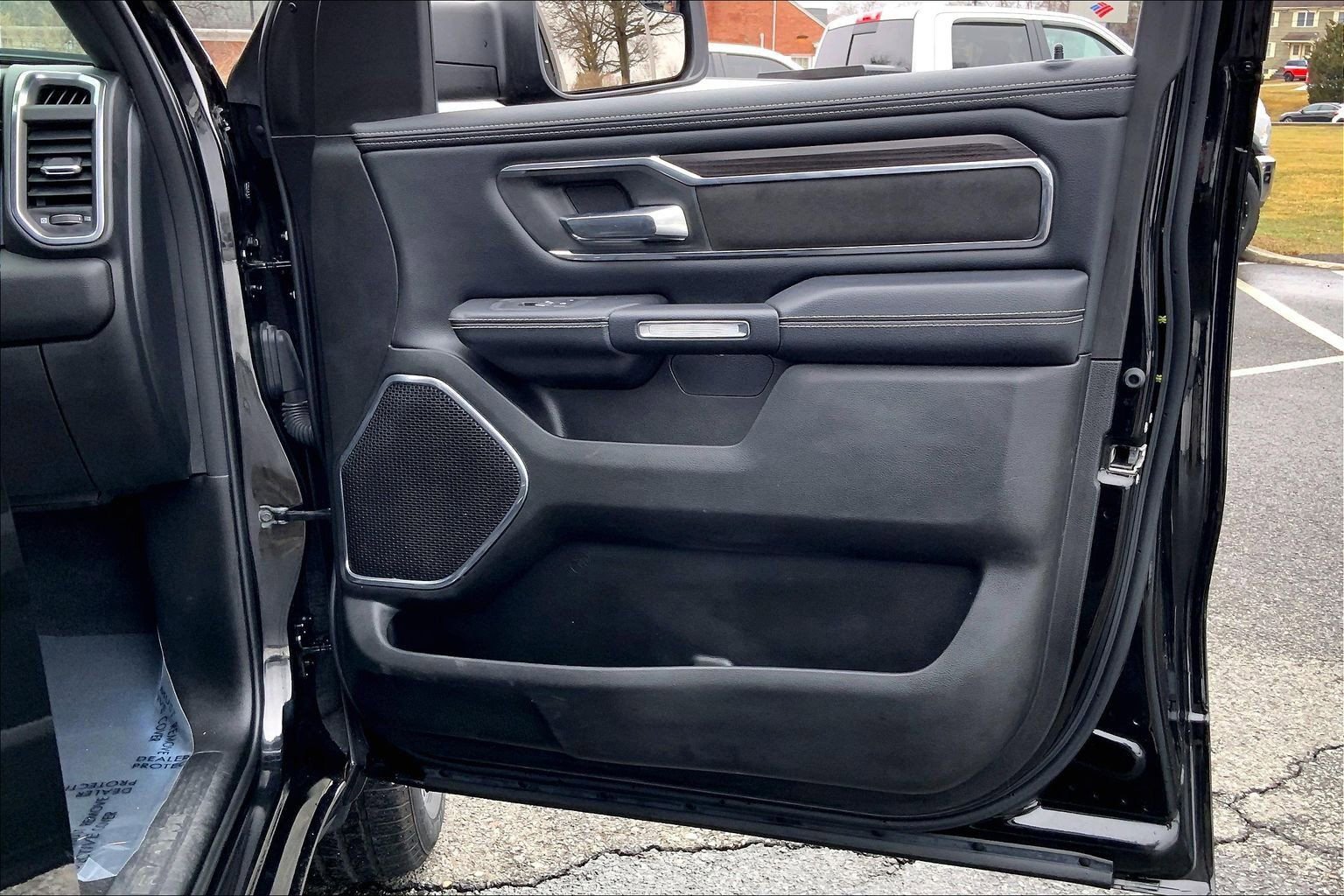 Used 2025 RAM 1500 Laramie AWD/4WD image 21