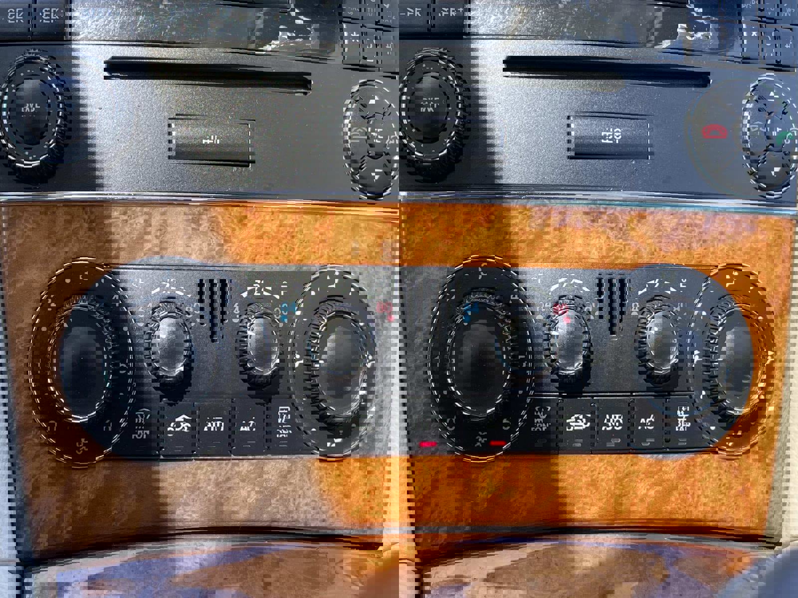 Used 2005 Mercedes-Benz CLK 320 Coupe image 24