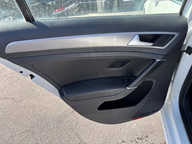 Used 2016 Volkswagen Golf 4dr Auto TSI image 12