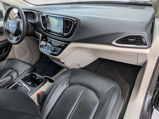 Used 2022 Chrysler Pacifica Touring-L FWD image 21