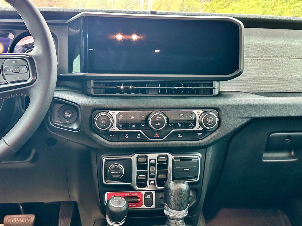 Used 2024 Jeep Gladiator Sport image 35