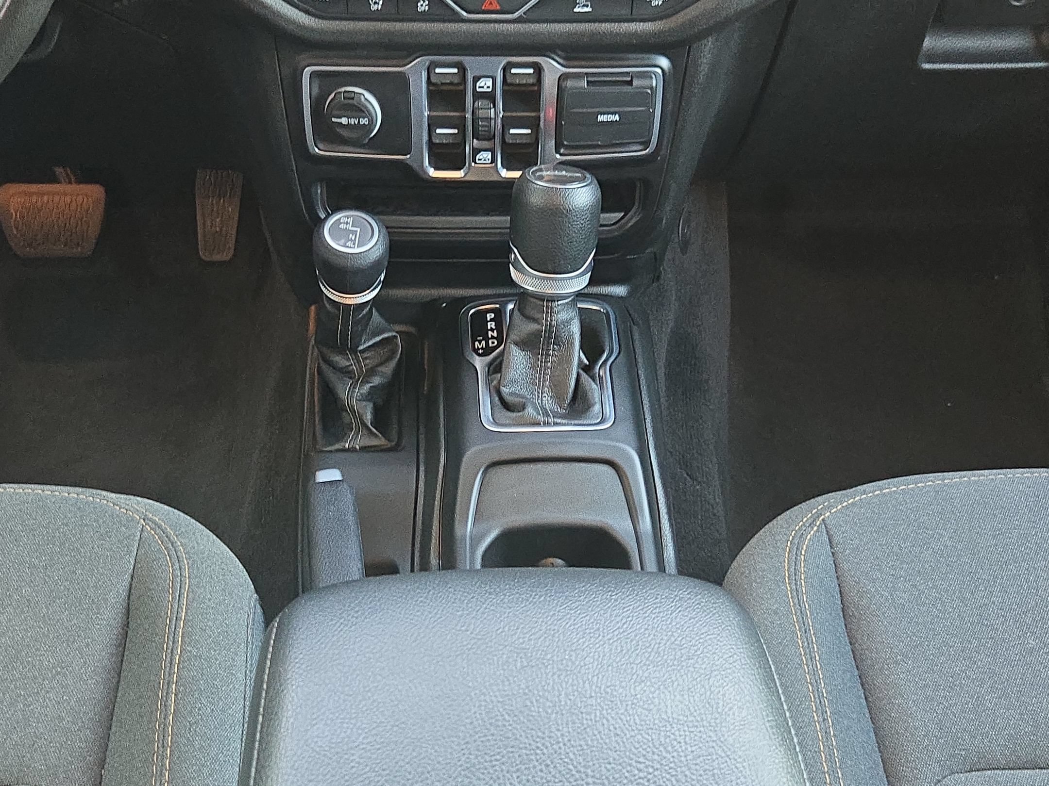 Used 2025 Jeep Gladiator Sport AWD/4WD image 31