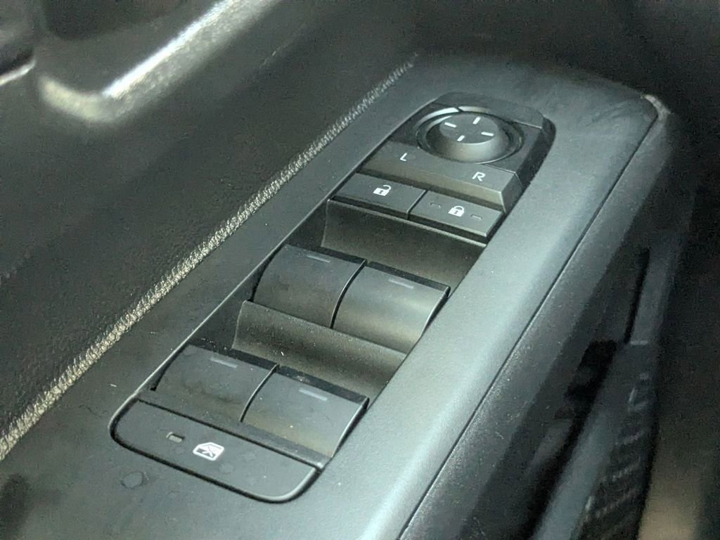 Used 2024 Toyota Tacoma SR5 AWD/4WD image 20