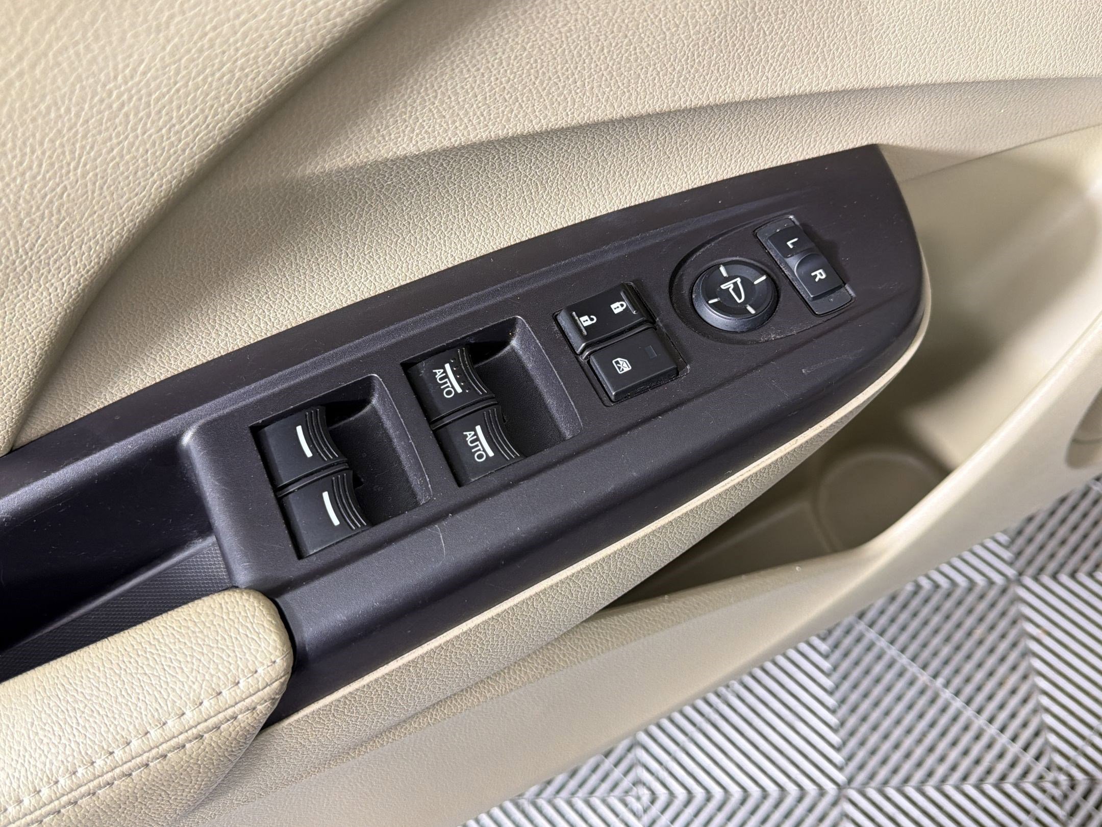 Used 2014 Acura RDX AWD w/ Technology Package image 22