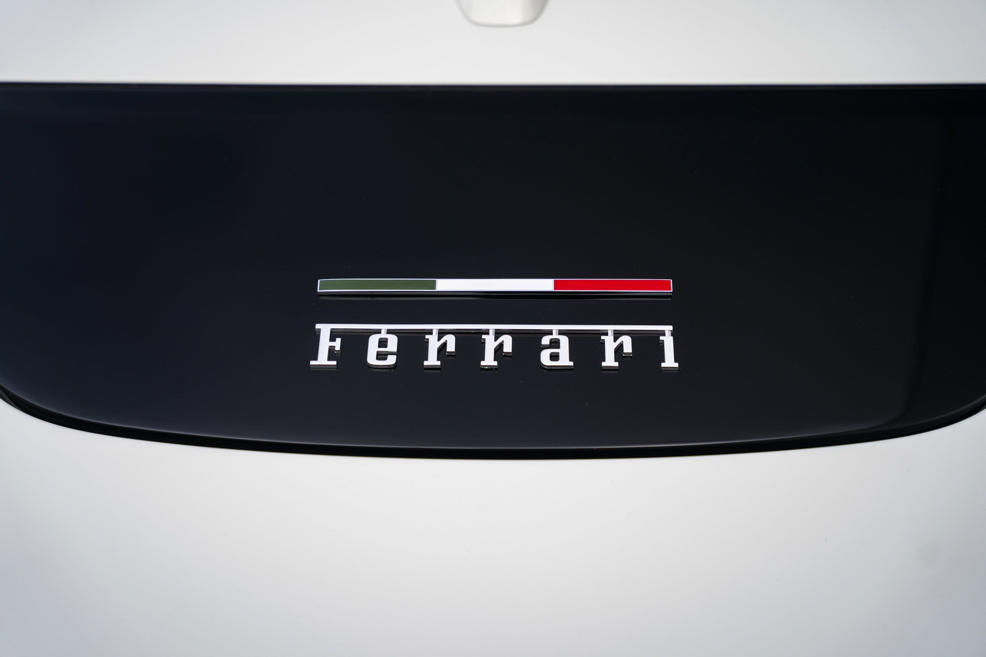 Used 2026 Ferrari Roma Spider RWD image 13