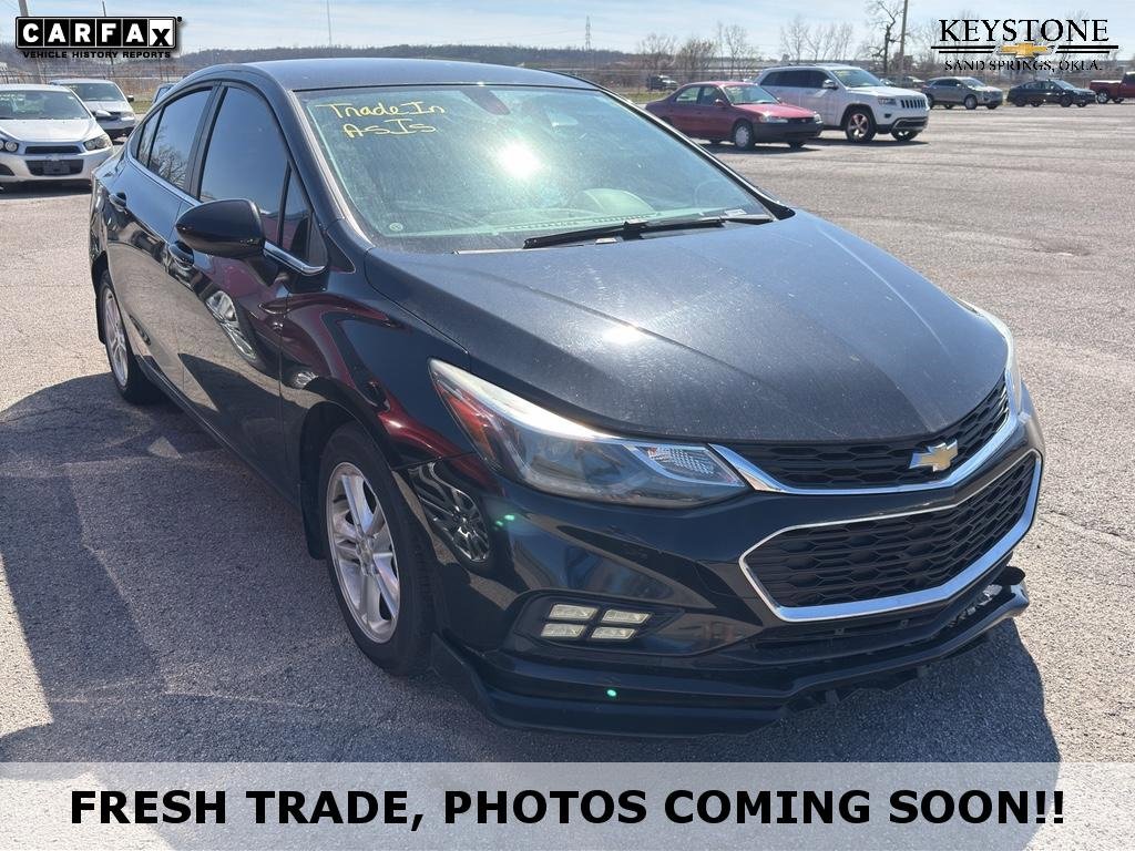 Used 2018 Chevrolet Cruze LT w/ Convenience Package image 1