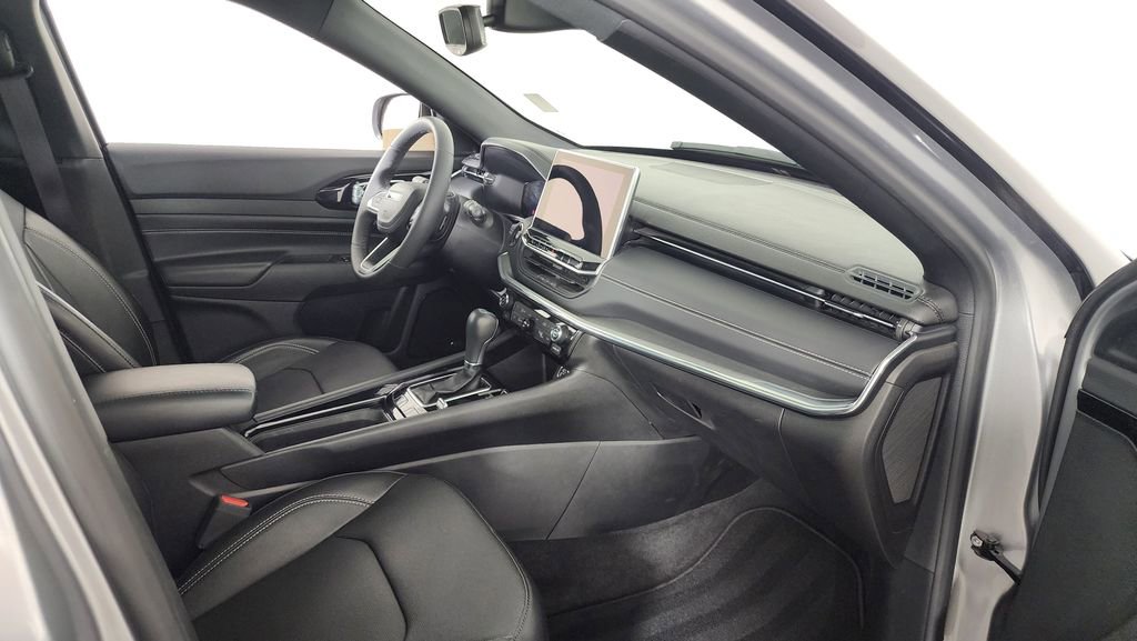 Used 2023 Jeep Compass High Altitude image 33