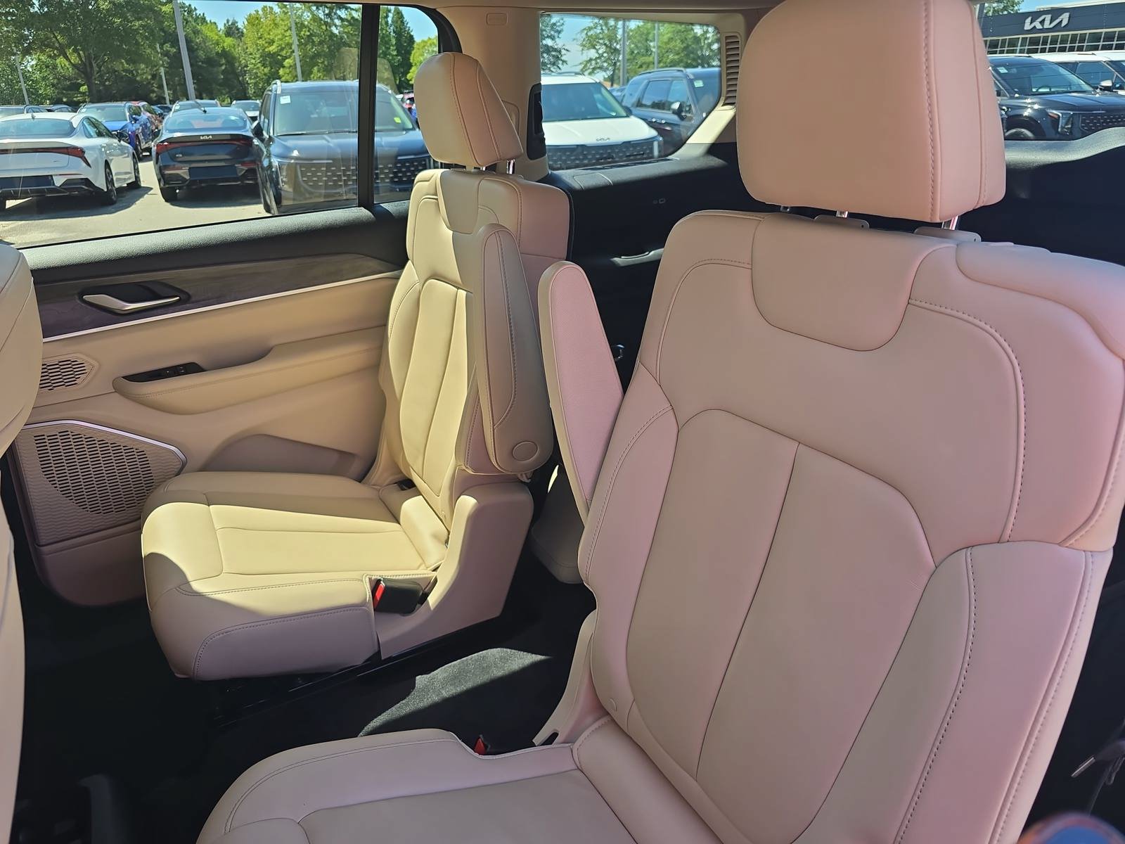 Used 2021 Jeep Grand Cherokee L Limited RWD image 15