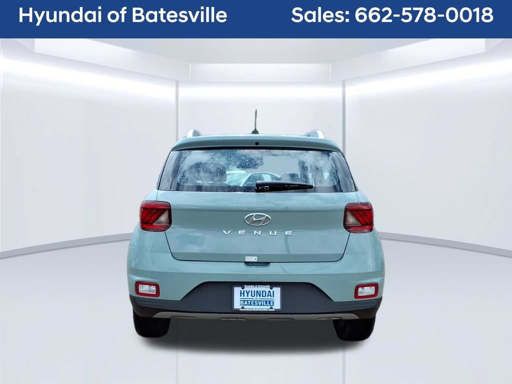 Used 2025 Hyundai Venue SEL FWD image 4