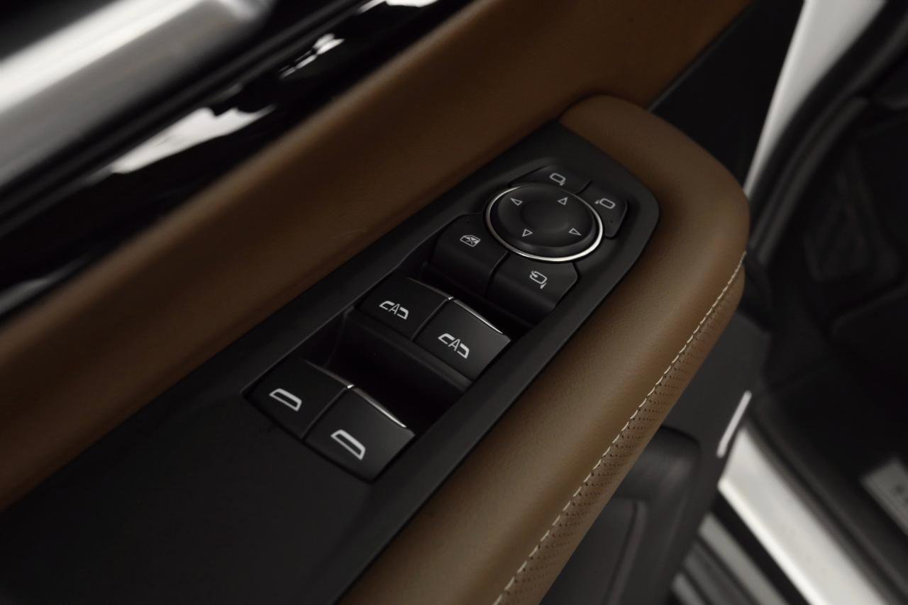 Used 2025 Chevrolet Suburban High Country image 33