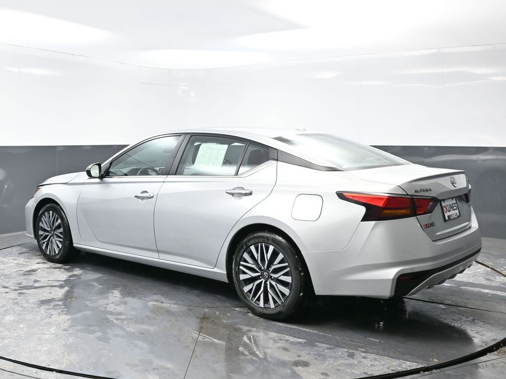 Used 2024 Nissan Altima 2.5 SV image 10