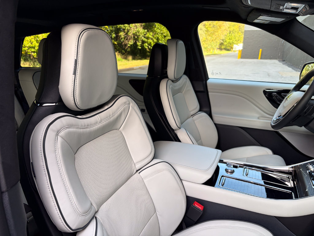 New 2026 Lincoln Aviator Black Label w/ Dynamic Handling Package AWD/4WD image 35