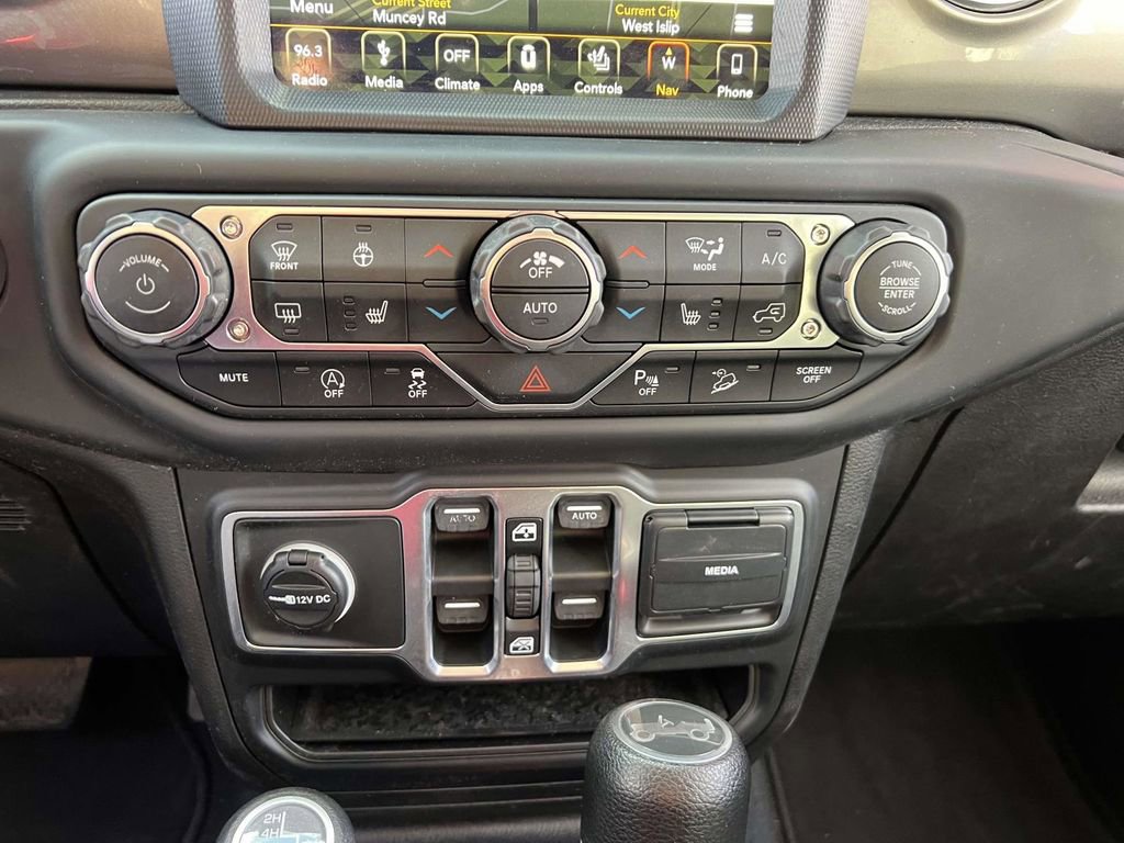 Certified 2018 Jeep Wrangler Unlimited Sahara image 32