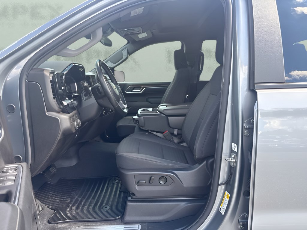 Used 2024 Chevrolet Silverado 1500 LT AWD/4WD image 9