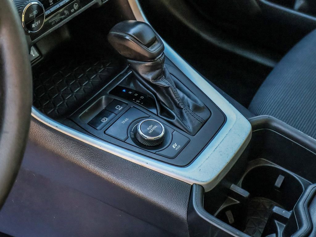 Used 2022 Toyota RAV4 LE image 27