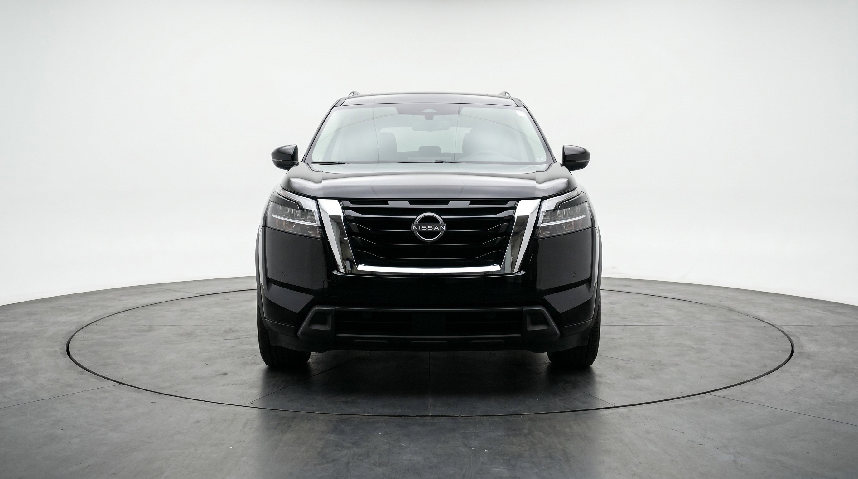 Used 2025 Nissan Pathfinder SV image 2