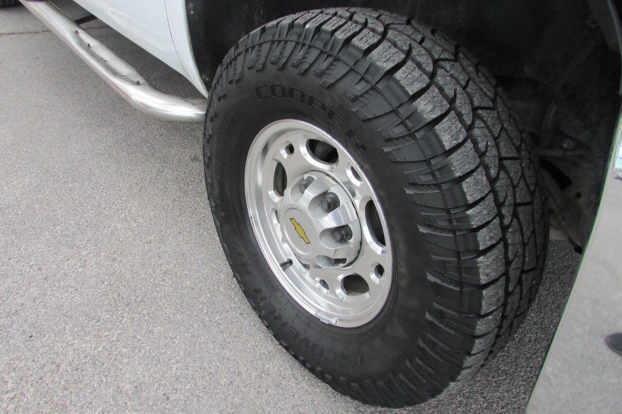 Used 2007 Chevrolet Silverado 2500 LT w/ 2LT Convenience Package AWD/4WD image 10