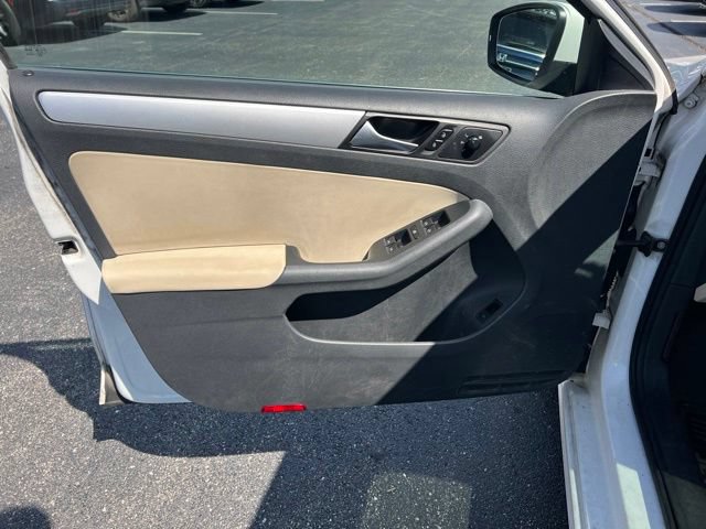 Used 2012 Volkswagen Jetta SEL FWD image 22