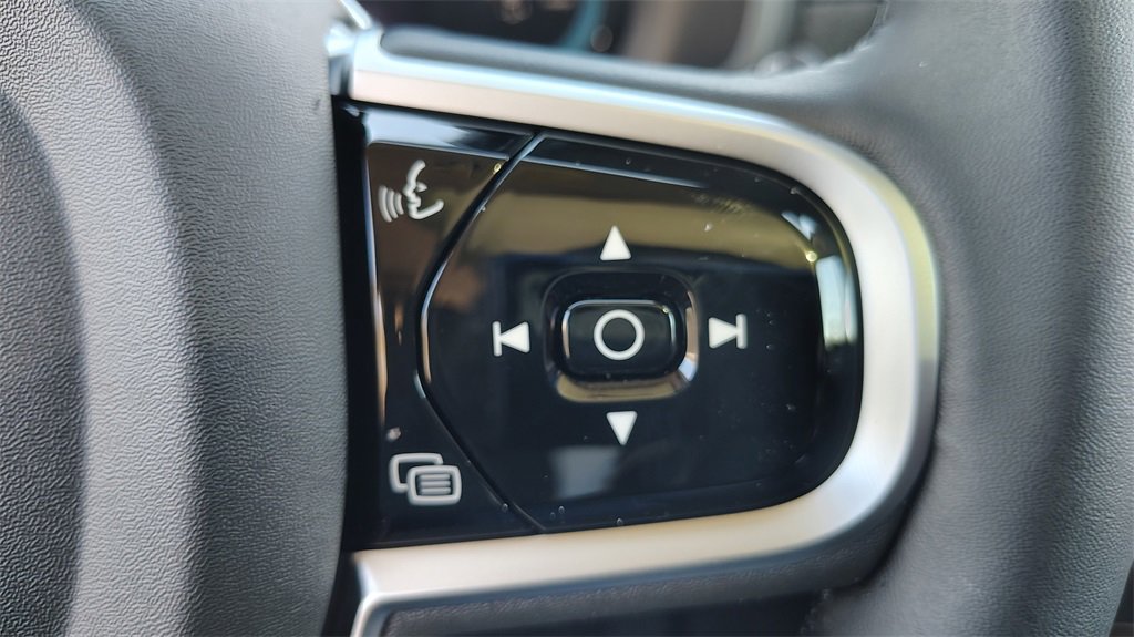 New 2025 Volvo XC90 T8 Core w/ Climate Package image 16