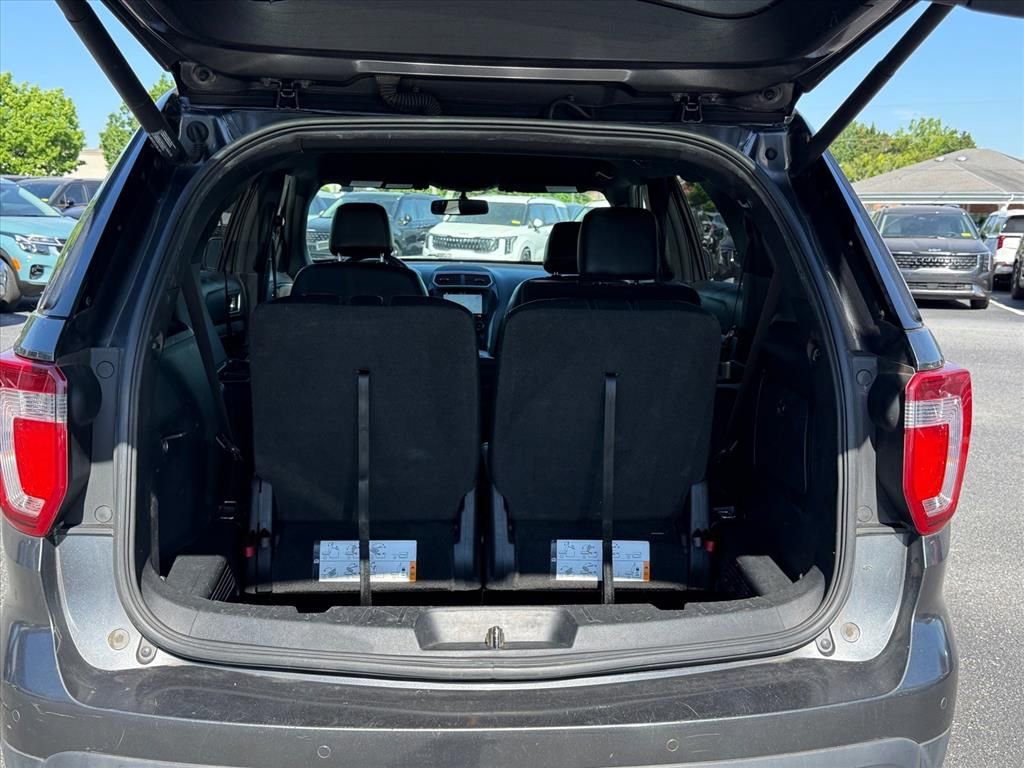 Used 2017 Ford Explorer XLT image 13