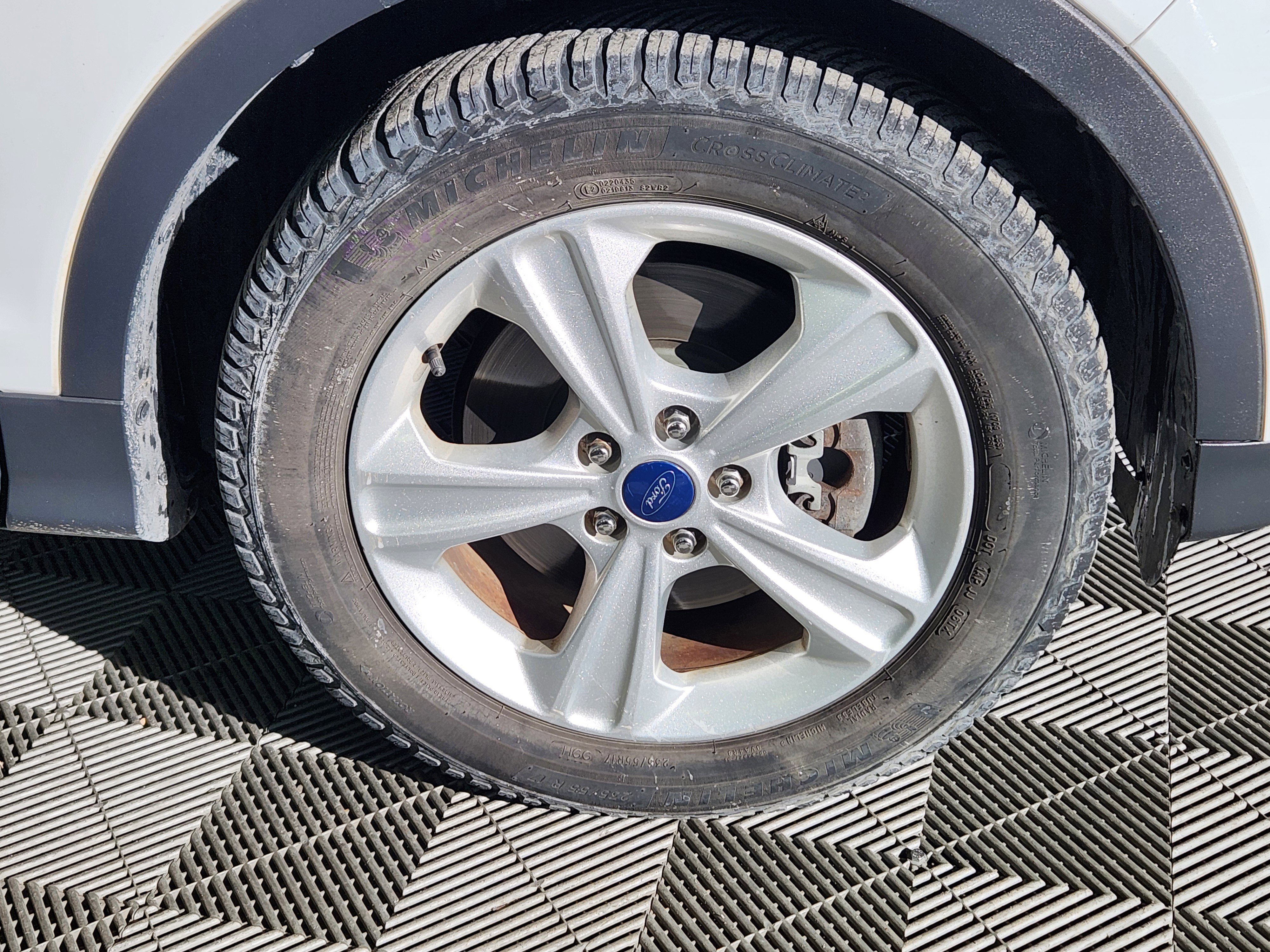 Used 2015 Ford Escape SE w/ Equipment Group 201A image 9