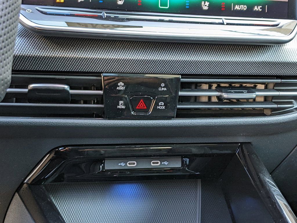 New 2025 Volkswagen GTI SE image 18