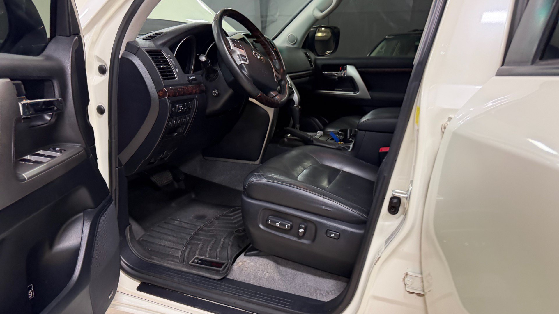 Used 2014 Toyota Land Cruiser AWD/4WD image 23