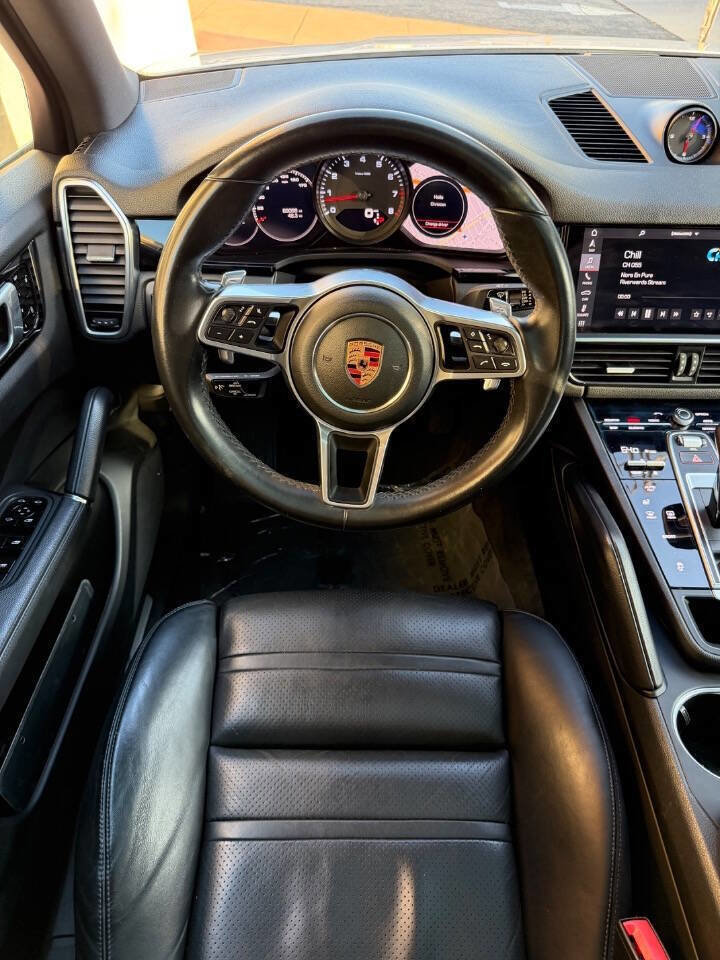 Used 2019 Porsche Cayenne w/ Premium Package image 10