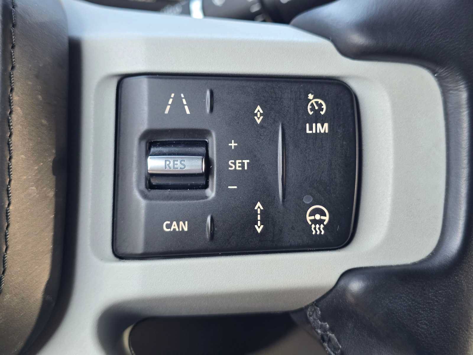 Used 2024 Land Rover Defender 130 X-Dynamic SE AWD/4WD image 32