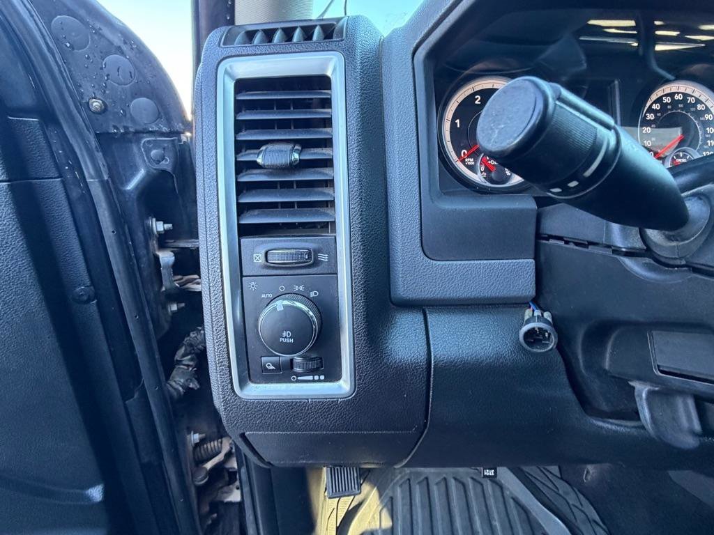 Used 2014 RAM 2500 SLT image 28