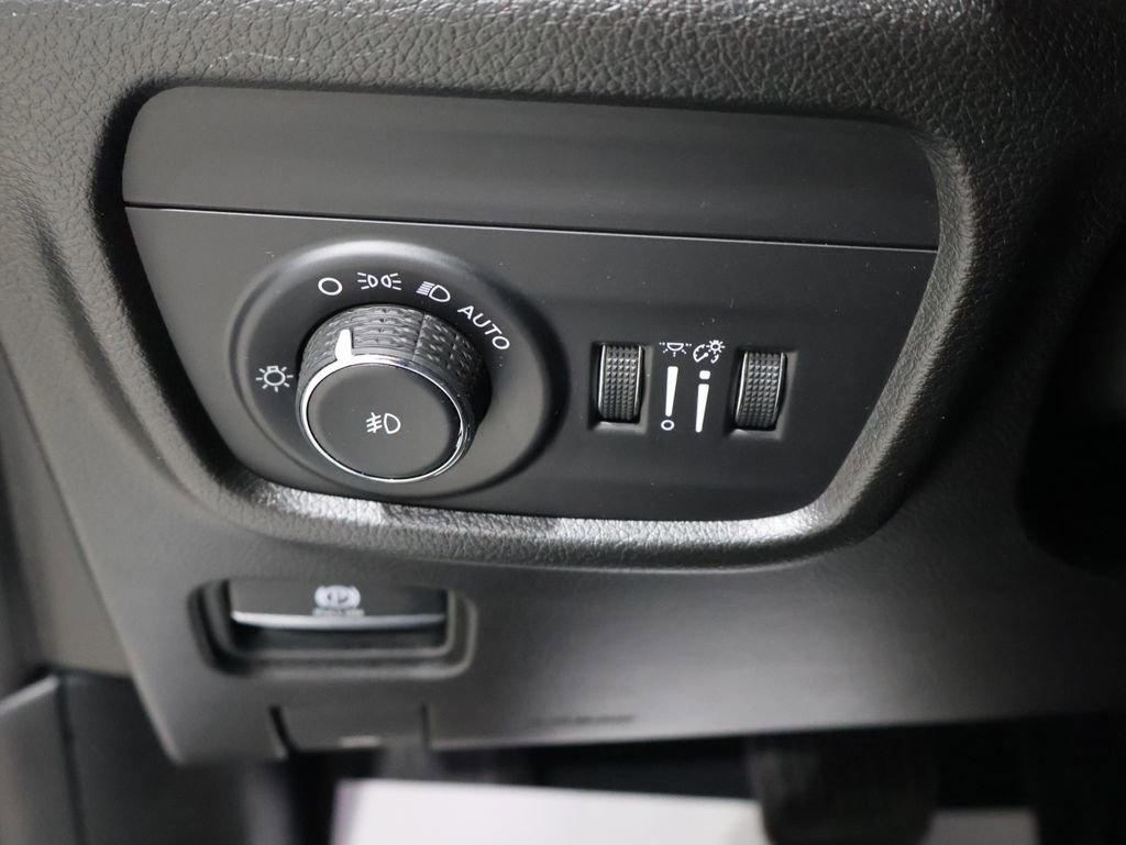 Used 2023 Jeep Grand Cherokee Overland w/ Luxury Tech Group IV image 31