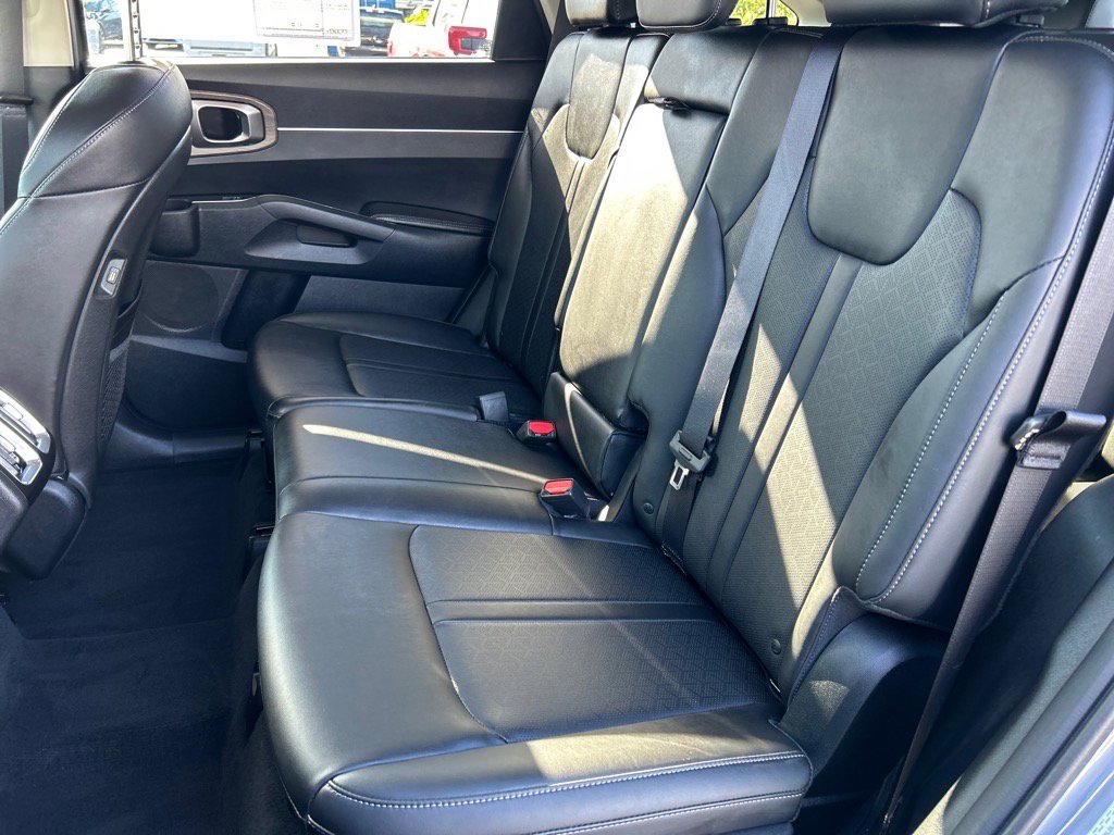 Used 2022 Kia Sorento S image 9