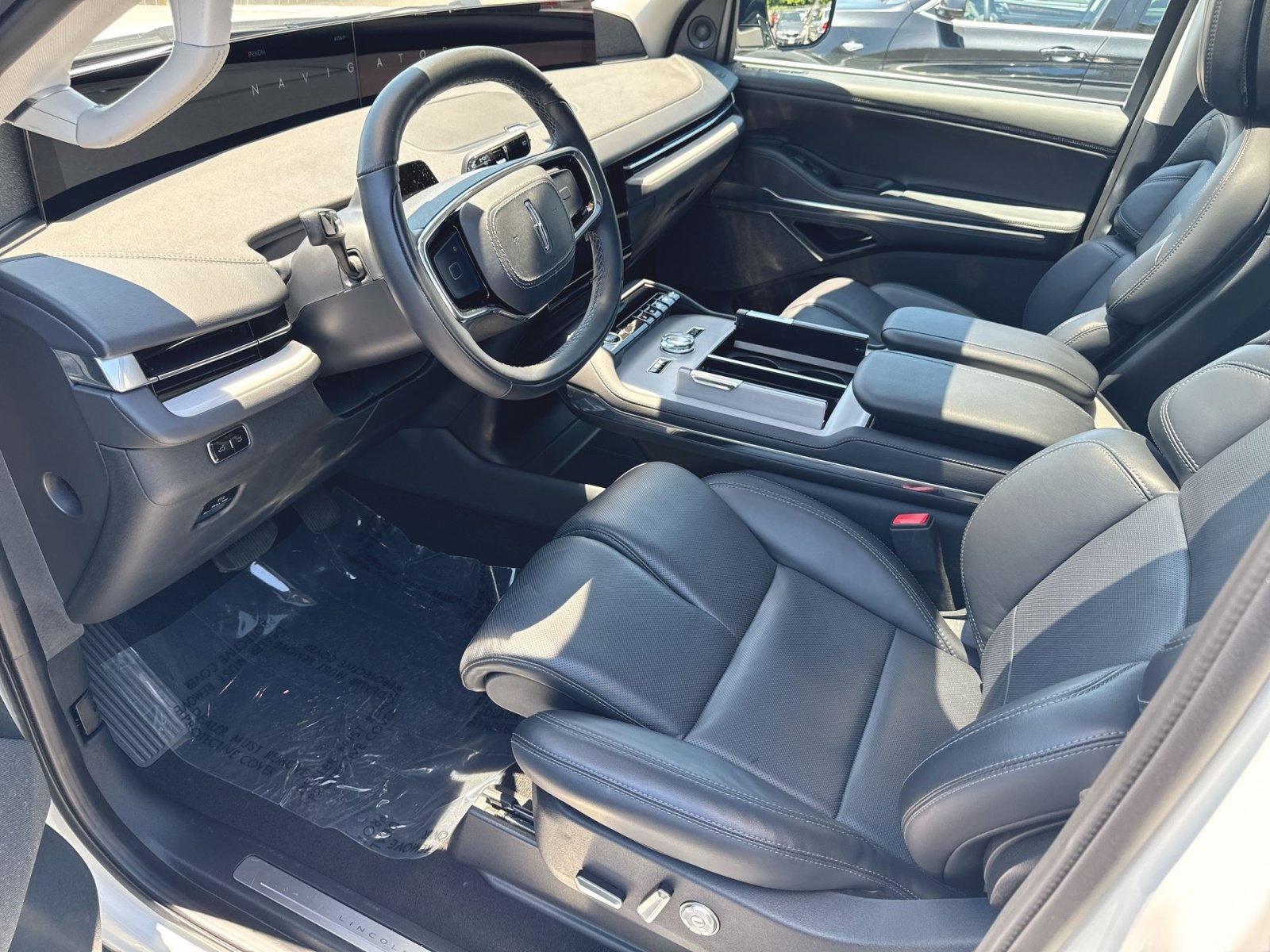 Used 2025 Lincoln Navigator Reserve AWD/4WD image 10