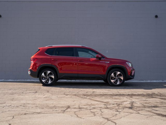 Certified 2024 Volkswagen Taos SE image 8