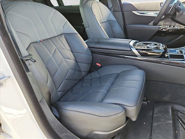 Used 2026 BMW 750e xDrive AWD/4WD image 20