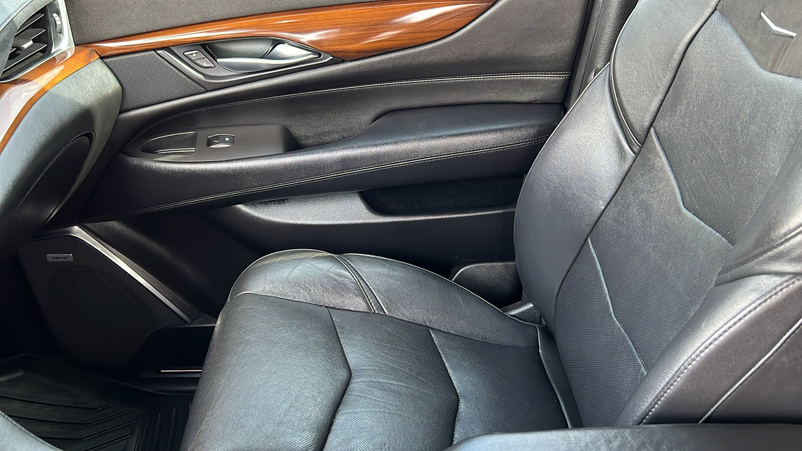 Used 2017 Cadillac Escalade Premium Luxury image 25