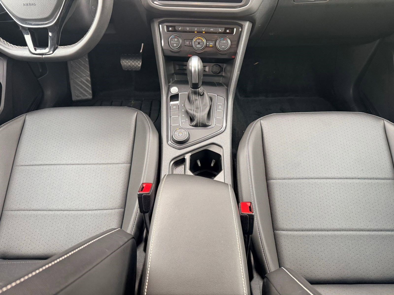 Used 2021 Volkswagen Tiguan SE image 14