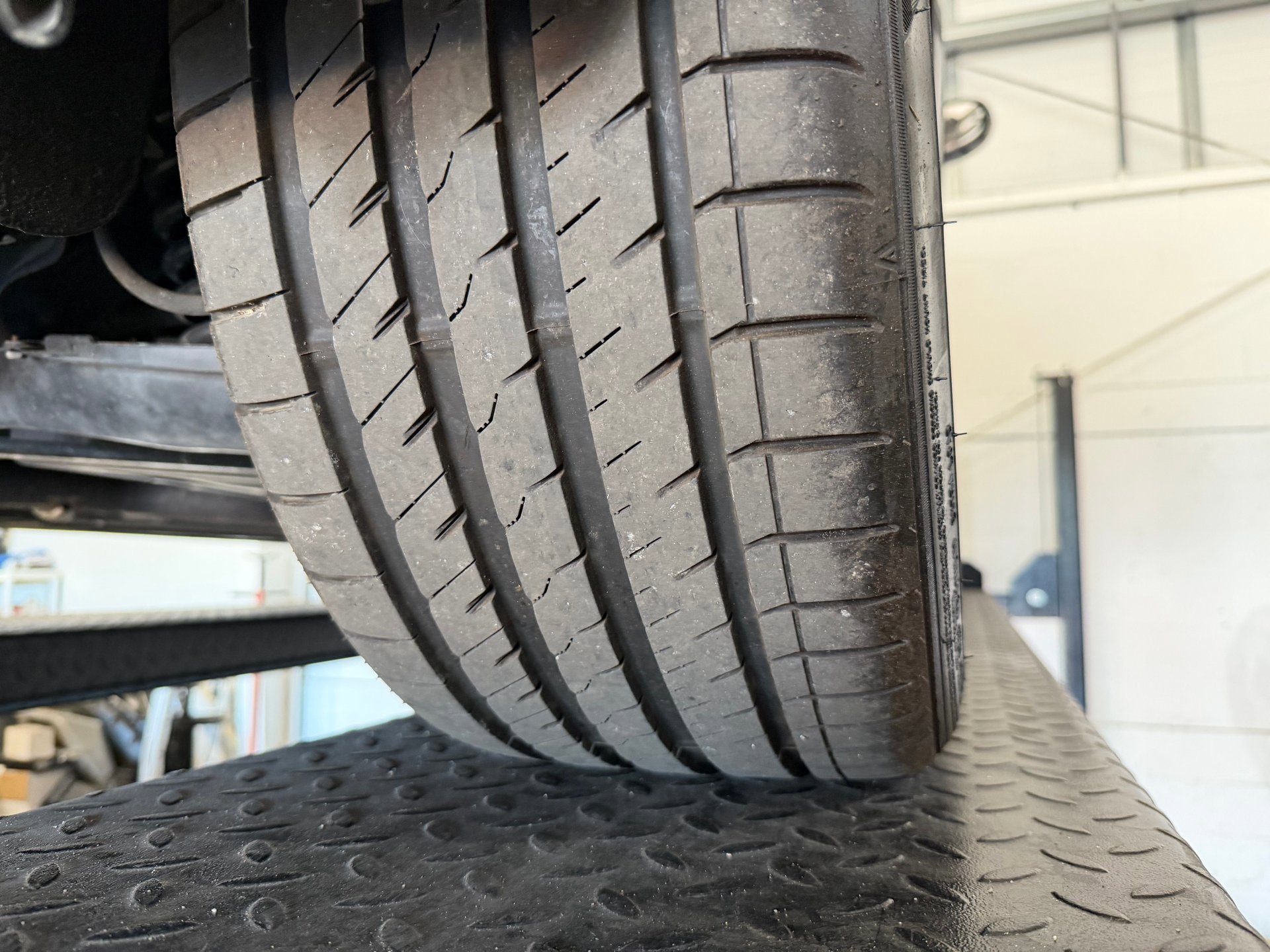 Used 2005 Chrysler Crossfire Limited image 73