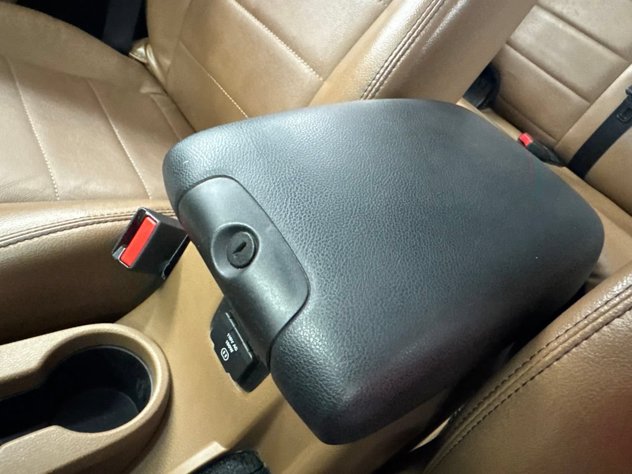 Used 2012 Jeep Wrangler Unlimited Sahara w/ Connectivity Group AWD/4WD image 29