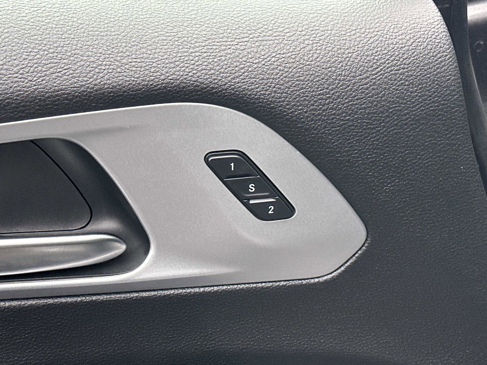 Used 2022 Chrysler Pacifica Touring-L w/ Uconnect Theater Family Group image 16