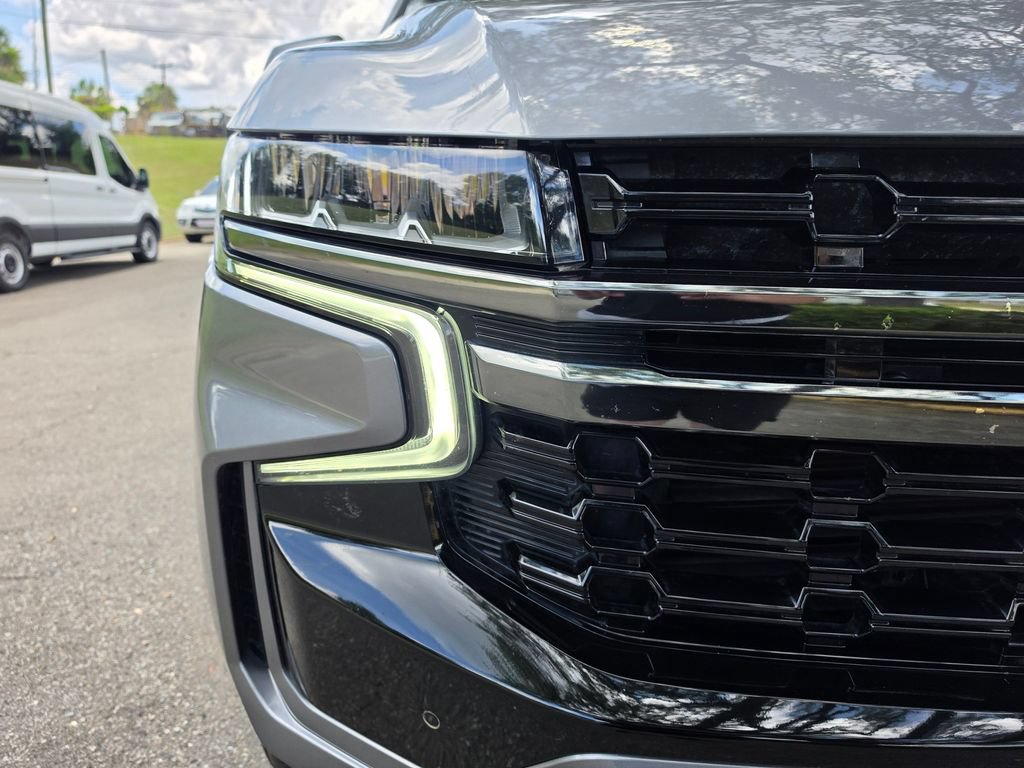 Used 2021 Chevrolet Tahoe Z71 w/ Luxury Package AWD/4WD image 11