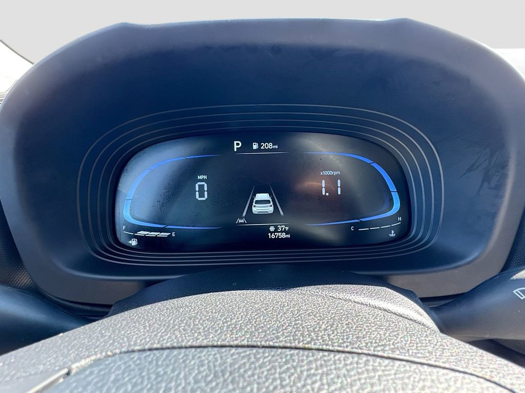 Used 2025 Hyundai Venue SEL image 11