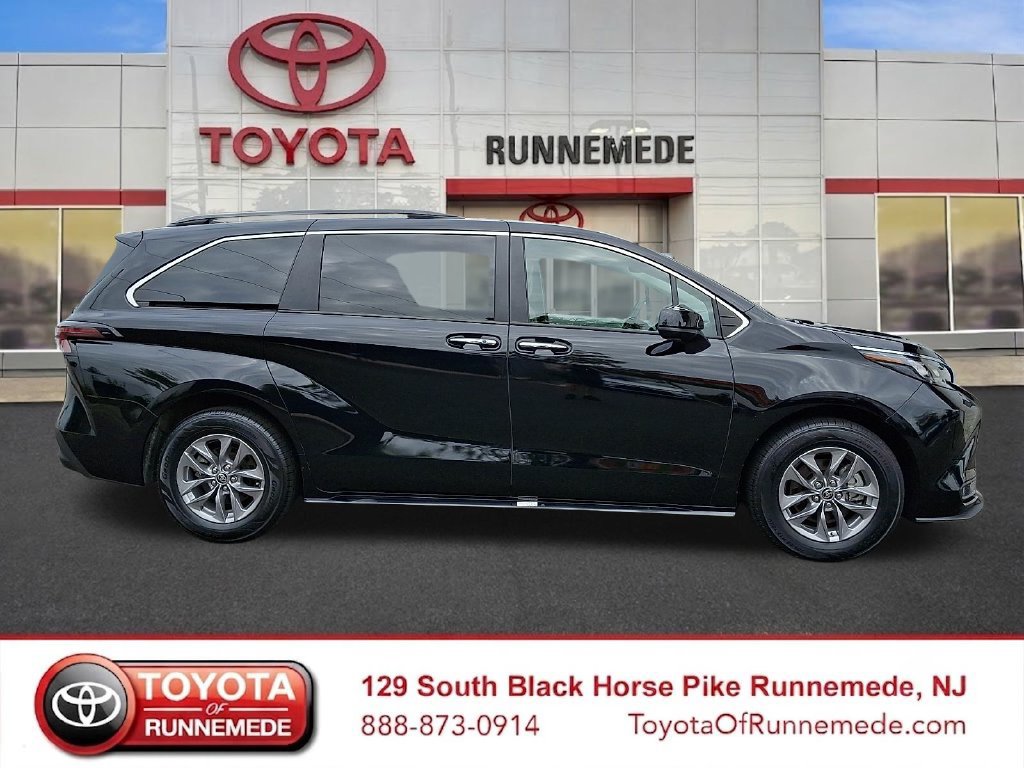 Used 2025 Toyota Sienna XLE FWD image 7