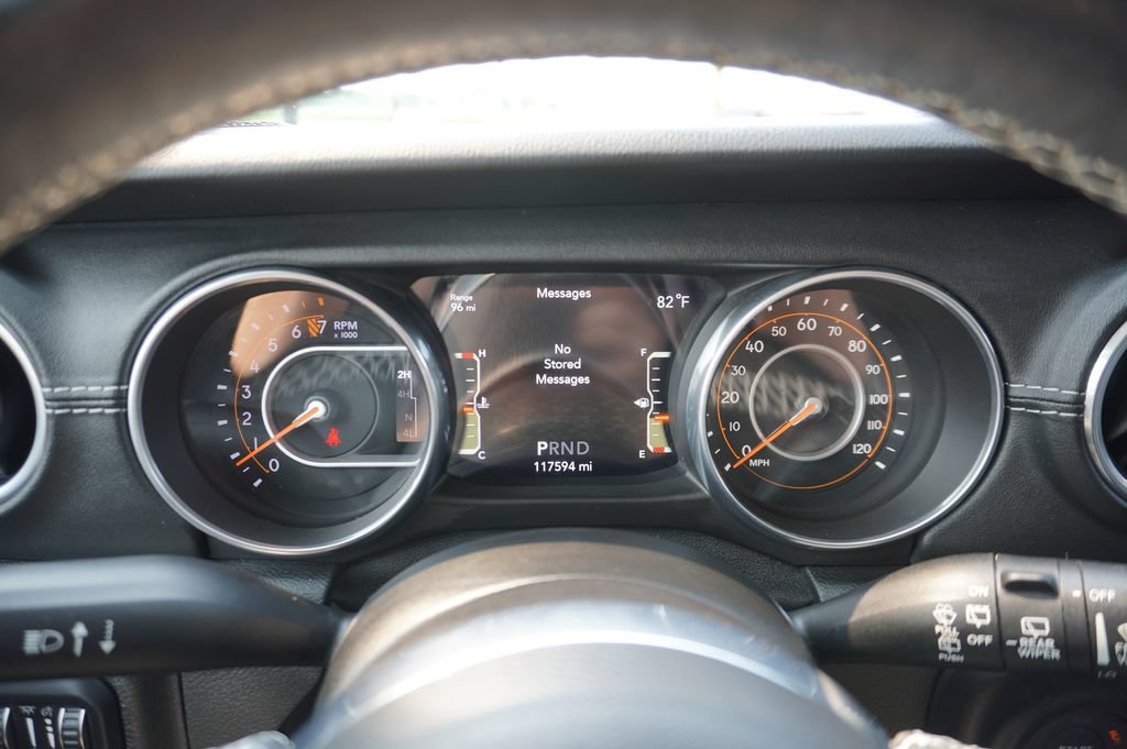 Used 2018 Jeep Wrangler Unlimited Sahara AWD/4WD image 15