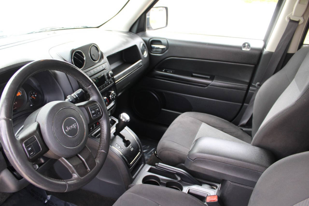 Used 2017 Jeep Patriot Latitude FWD image 19