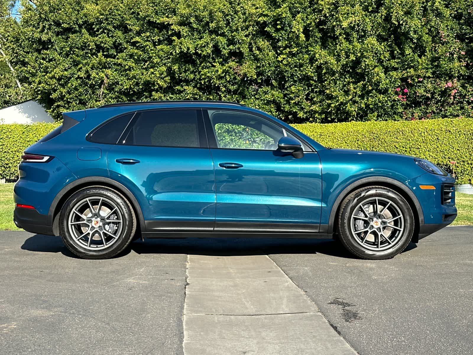 Certified 2025 Porsche Cayenne AWD/4WD image 9