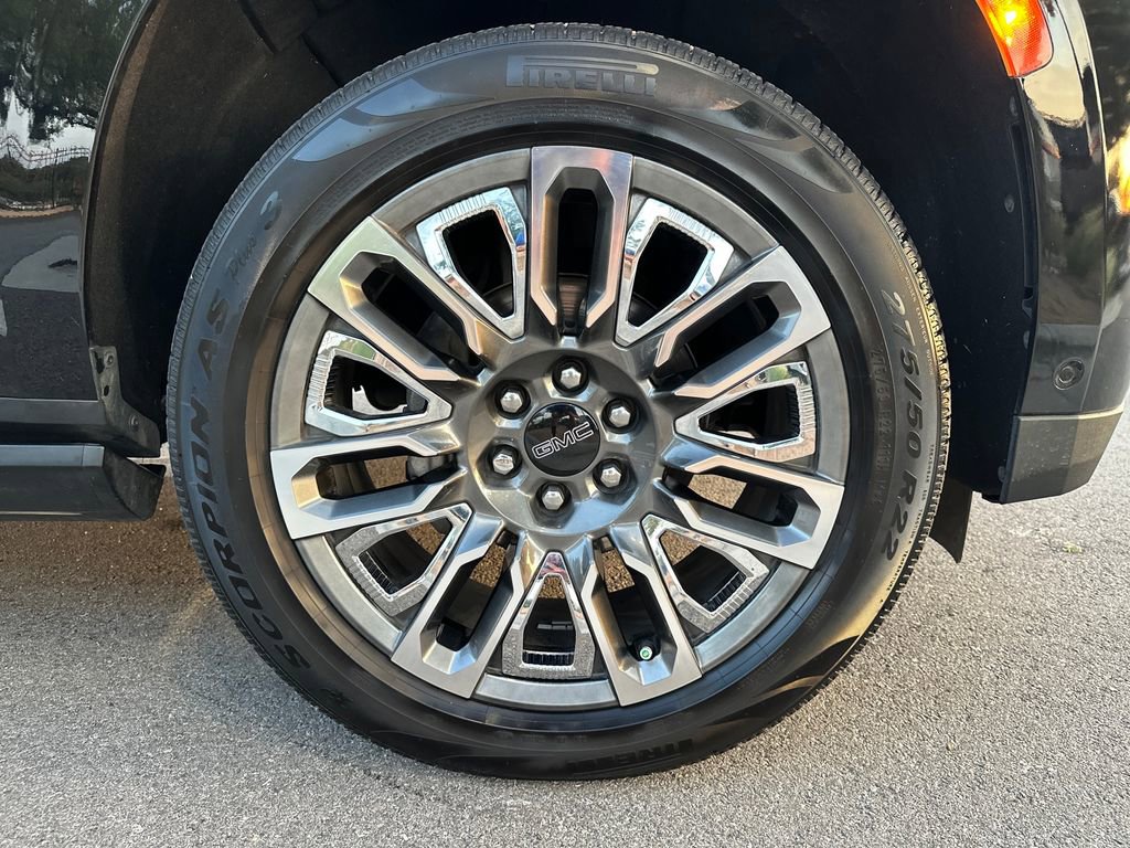 Used 2023 GMC Yukon XL Denali Ultimate AWD/4WD image 15