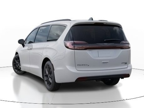 New 2026 Chrysler Pacifica Limited w/ Uconnect Theater Family Group image 3